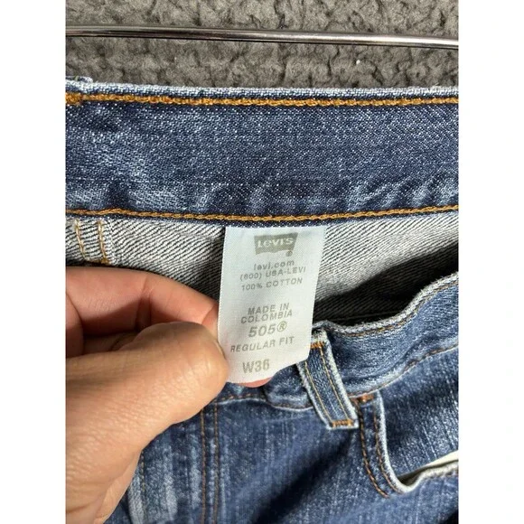 Vintage Levi’s 505 Medium Wash Denim Jean Shorts Size 36”x10” Relaxed Fit Jorts - Picture 4 of 16